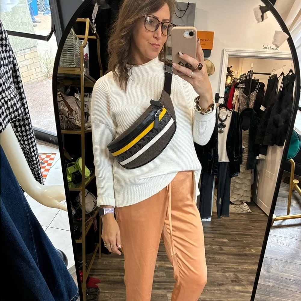 Michael Kors logo print cross pack with yellow detail - Picture 2 of 6